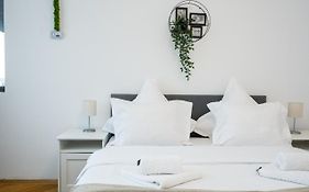 Aonia 2Bdr Apartment - P-Ta Romana View